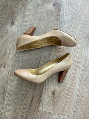 Coach Sheri pumps size 7.5